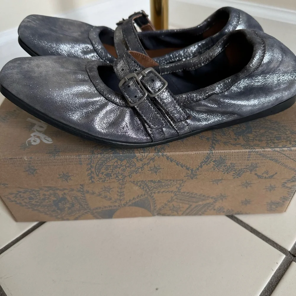 NWB Free People Silver Gemini Ballet Flats- Size 7